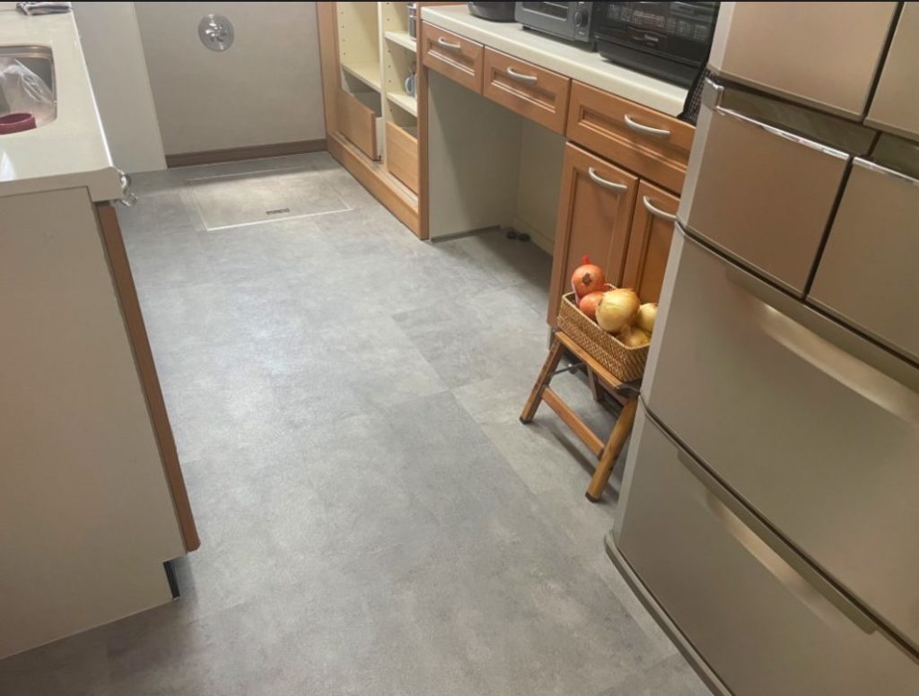 柏市I様邸フロアタイル・クロス張替え (1)